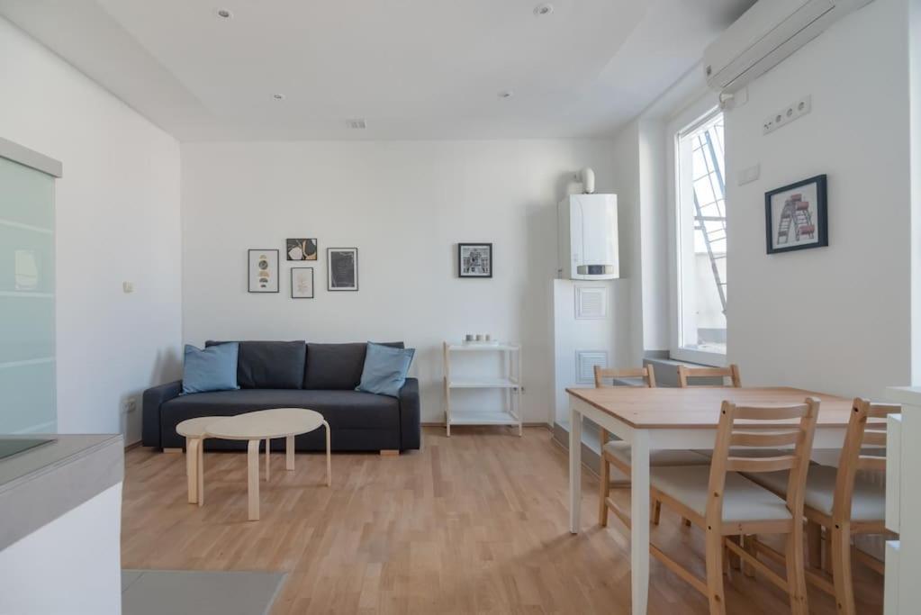 Ferienwohnung Grosse Terrasse, Klimaanlage Und U-Bahn Naehe Wien Exterior foto
