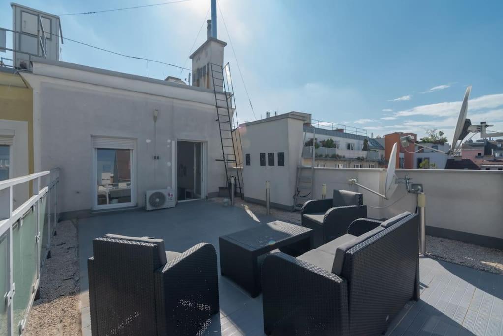 Ferienwohnung Grosse Terrasse, Klimaanlage Und U-Bahn Naehe Wien Exterior foto