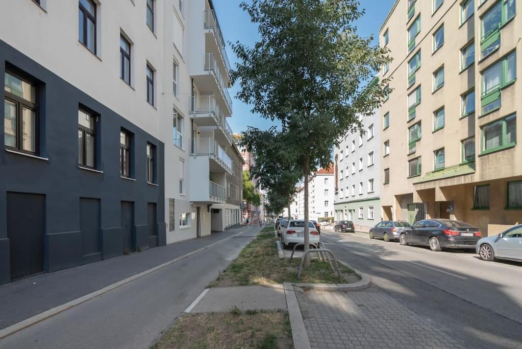 Ferienwohnung Grosse Terrasse, Klimaanlage Und U-Bahn Naehe Wien Exterior foto