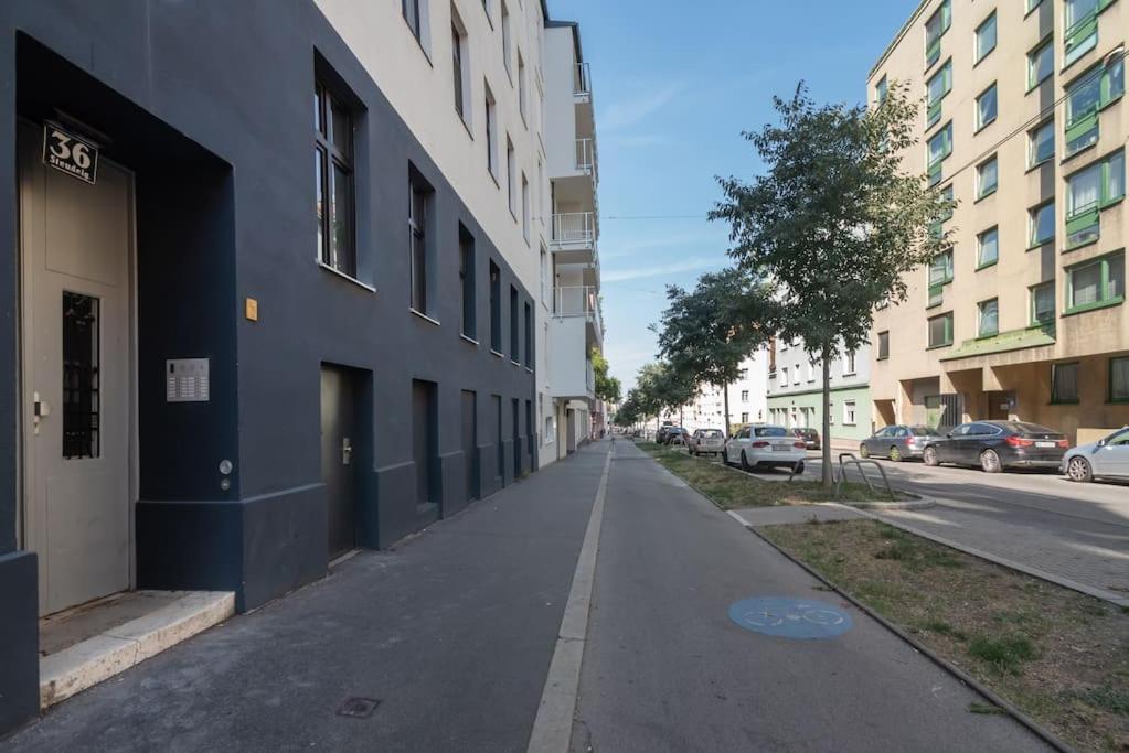 Ferienwohnung Grosse Terrasse, Klimaanlage Und U-Bahn Naehe Wien Exterior foto
