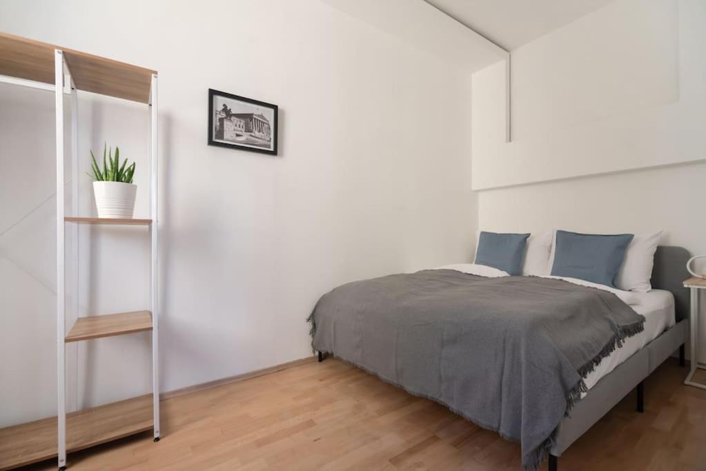 Ferienwohnung Grosse Terrasse, Klimaanlage Und U-Bahn Naehe Wien Exterior foto