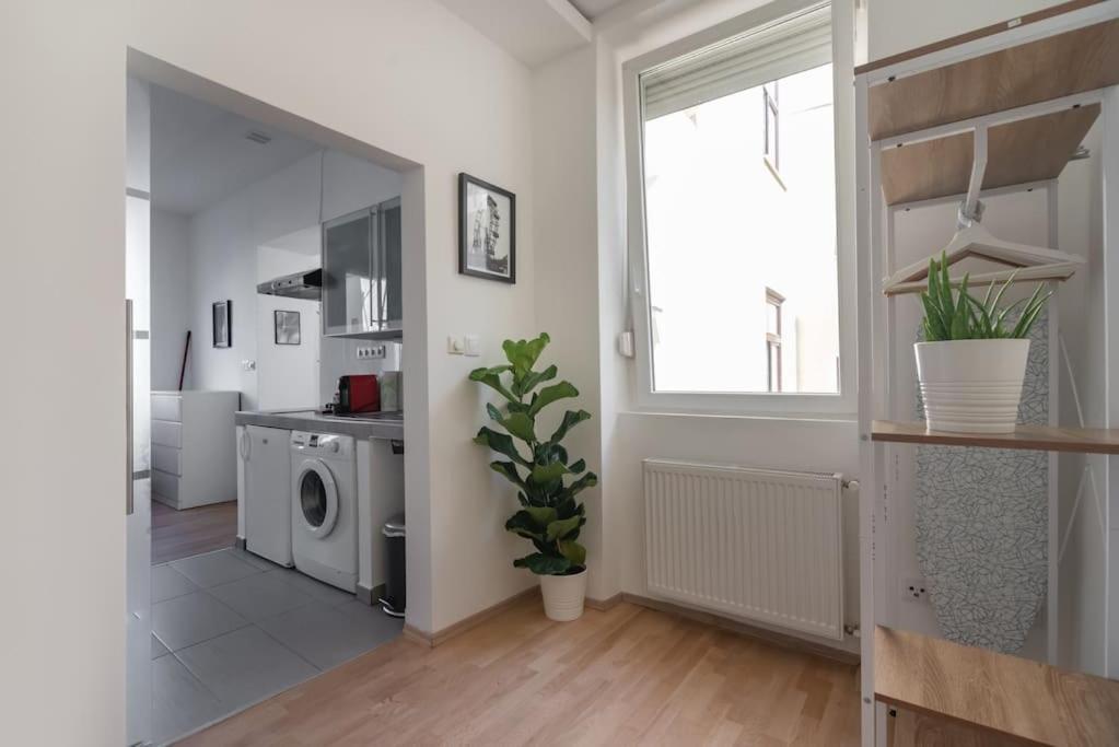Ferienwohnung Grosse Terrasse, Klimaanlage Und U-Bahn Naehe Wien Exterior foto