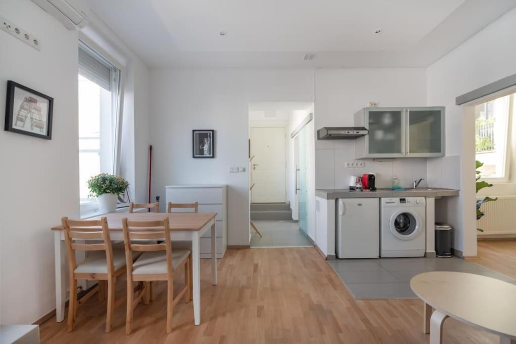 Ferienwohnung Grosse Terrasse, Klimaanlage Und U-Bahn Naehe Wien Exterior foto